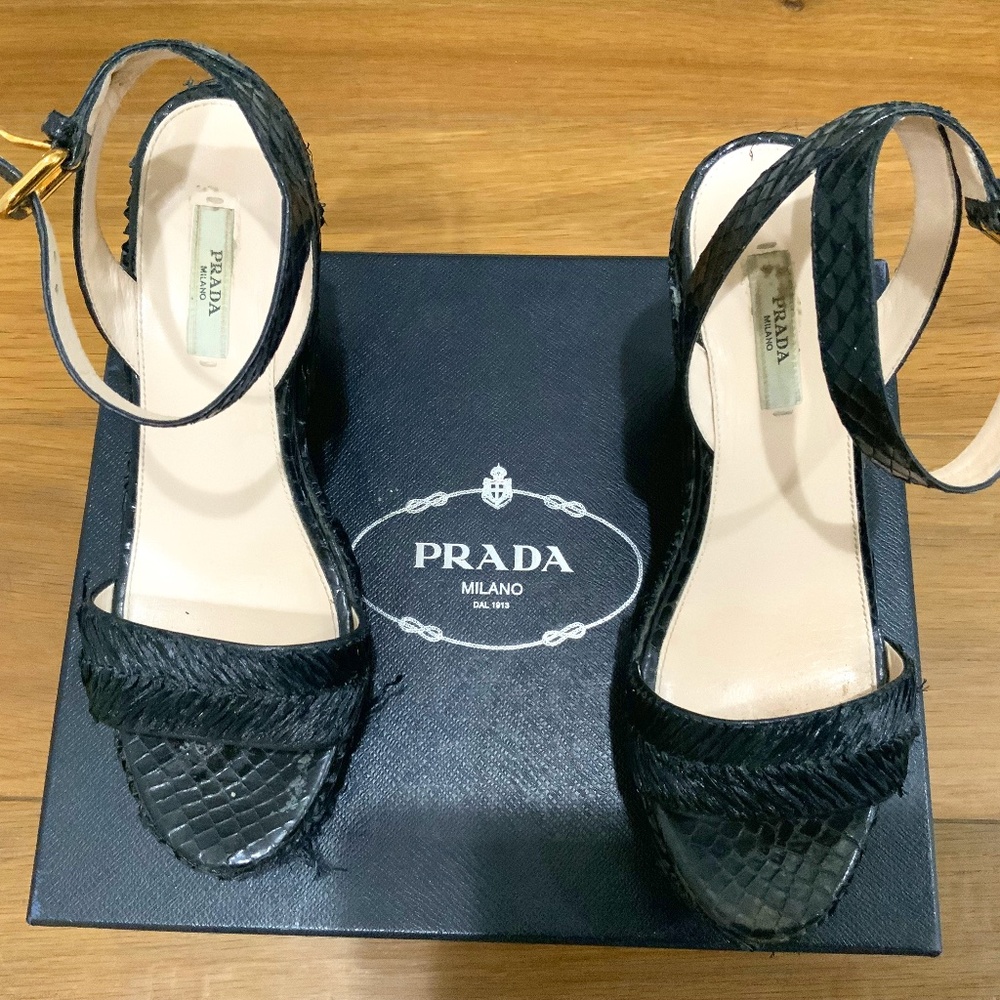 Authentic PRADA Black Raffia Wedges - Picture 1 of 10